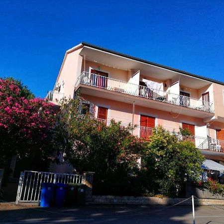 Apartmani Leon Biograd Na Moru Exterior foto