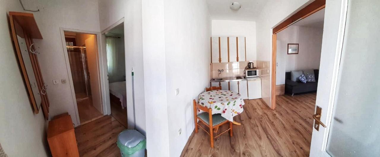 Apartmani Leon Biograd Na Moru Exterior foto