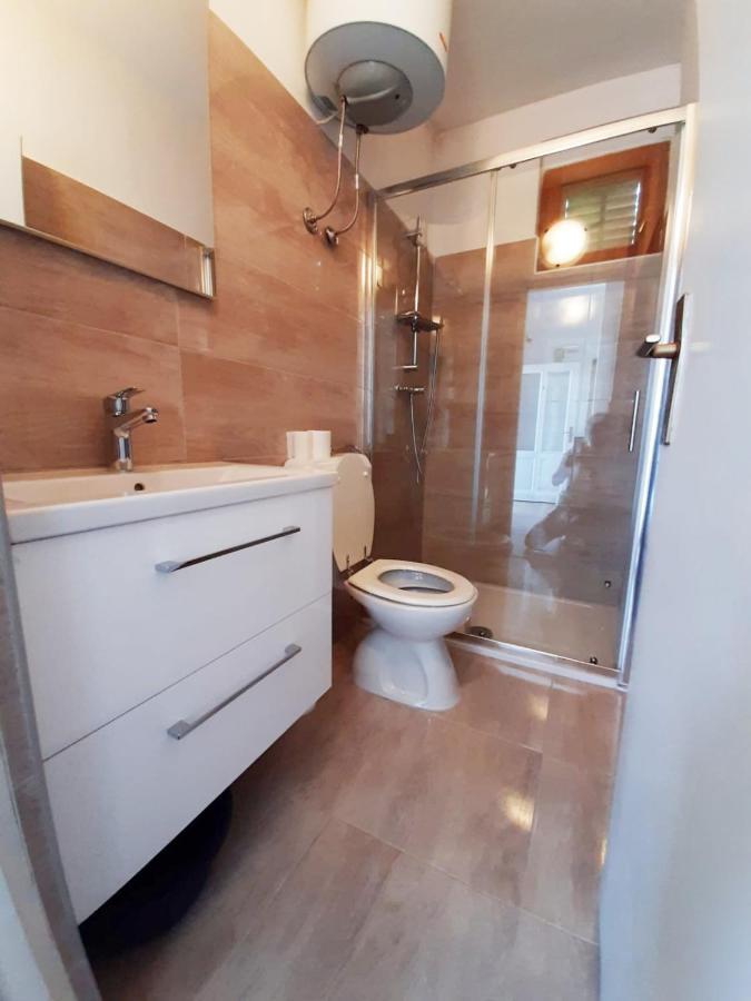 Apartmani Leon Biograd Na Moru Exterior foto