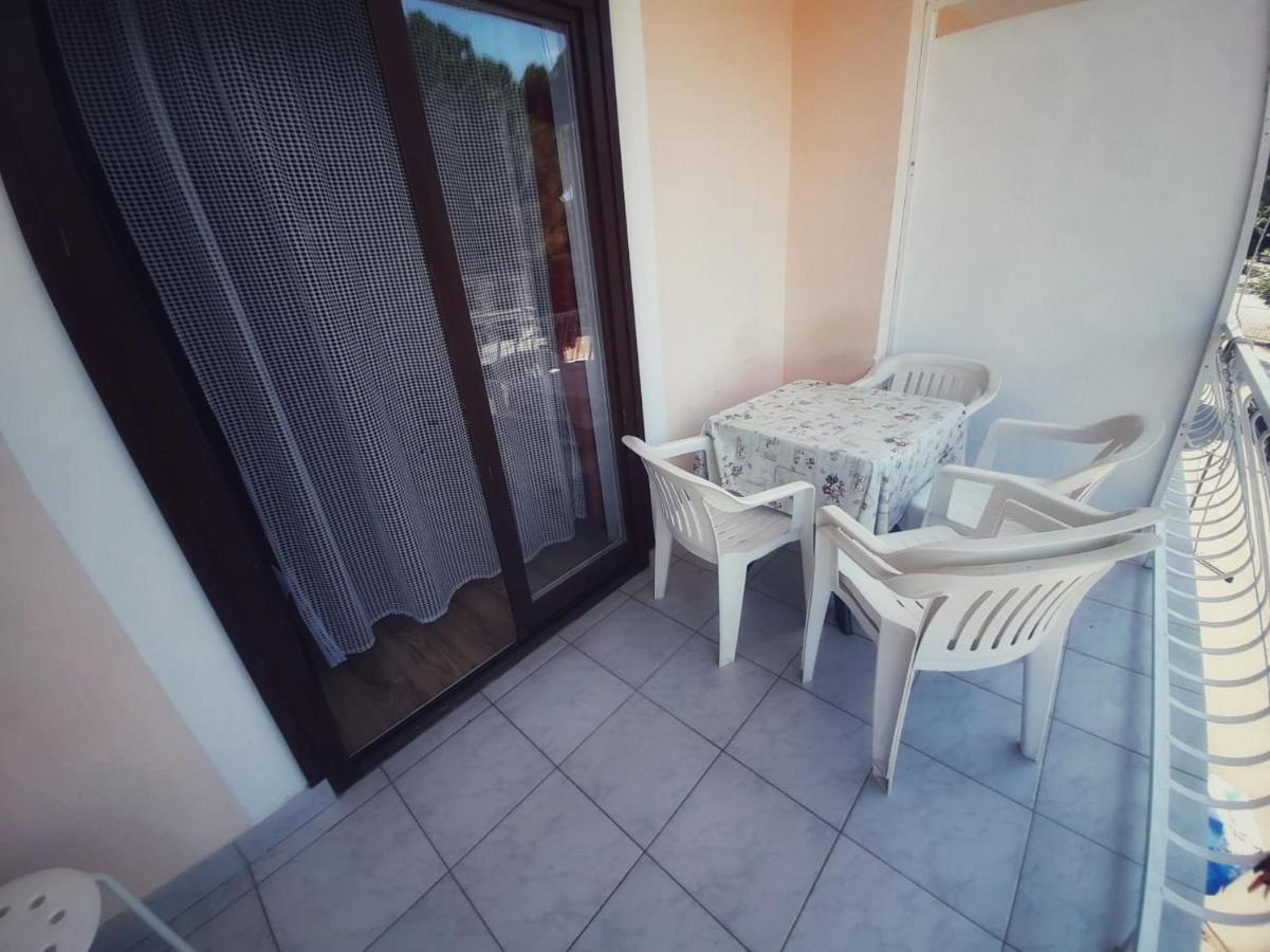 Apartmani Leon Biograd Na Moru Exterior foto