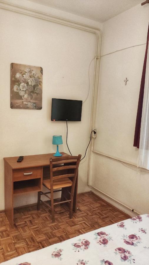 Apartmani Leon Biograd Na Moru Exterior foto