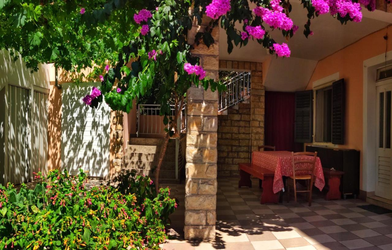 Apartmani Leon Biograd Na Moru Exterior foto