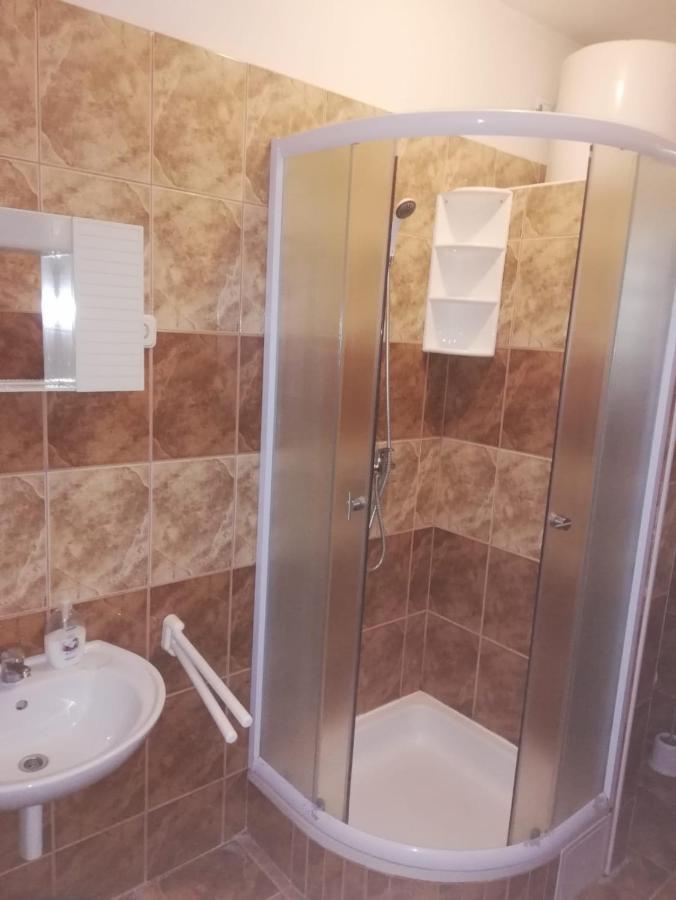 Apartmani Leon Biograd Na Moru Exterior foto